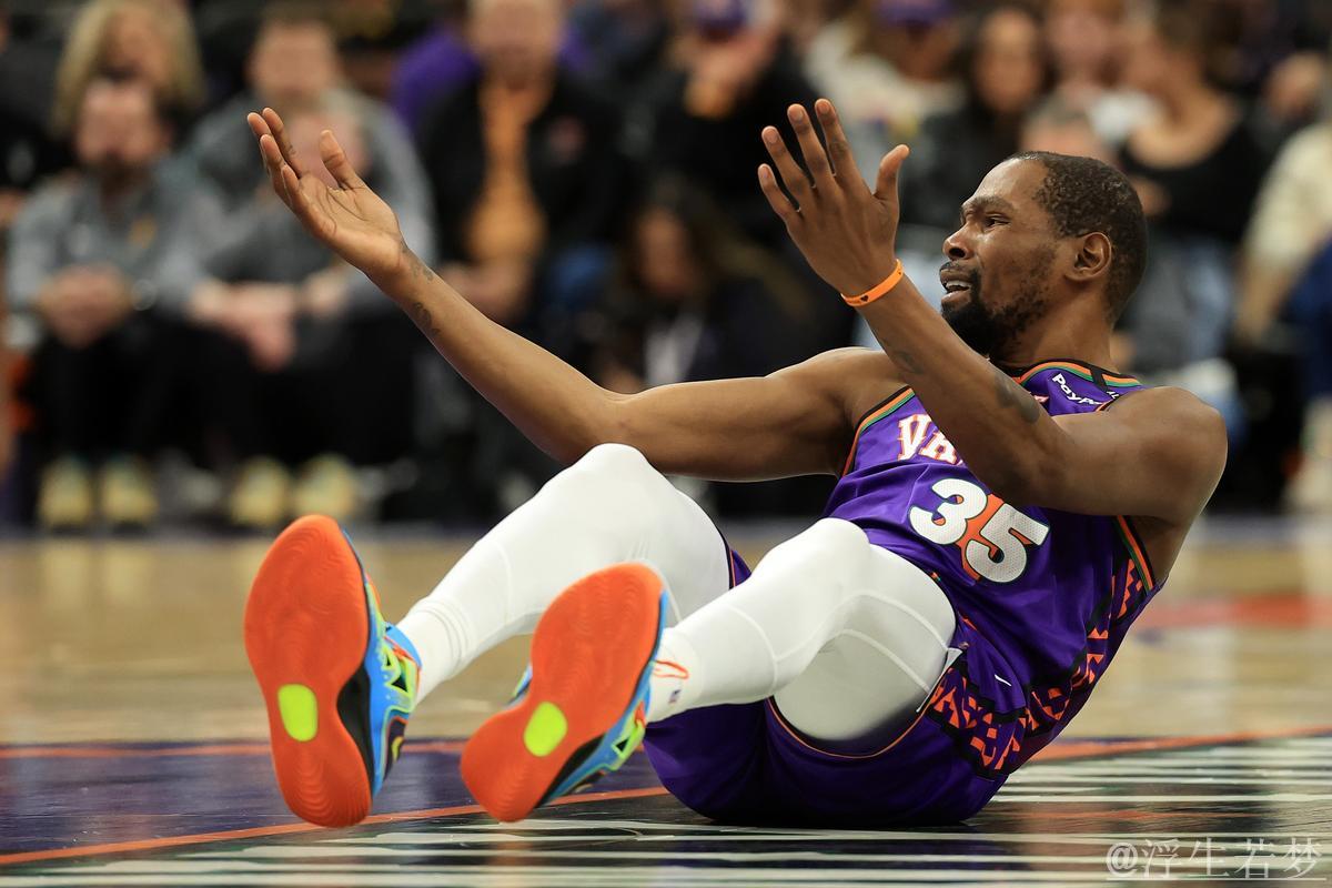 小贾巴里赞杜兰特职业精神,称其无私指导年轻球员 小贾巴里赞杜兰特职业精神,称其无私指导年轻球员